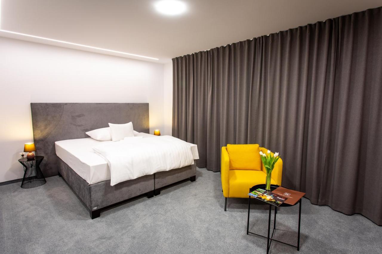 Hotel Novy Kastiel - Self Check-In Topoľčany Εξωτερικό φωτογραφία