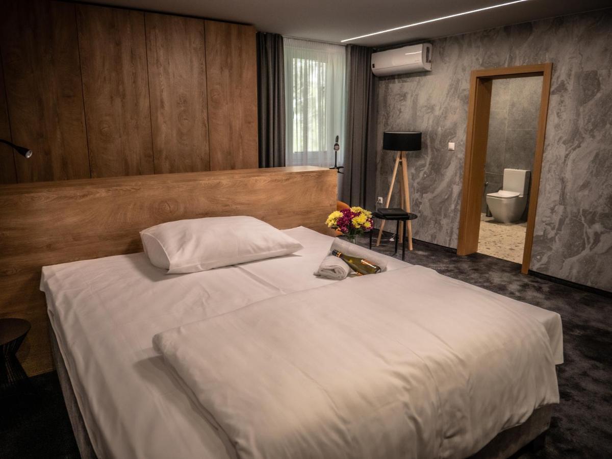 Hotel Novy Kastiel - Self Check-In Topoľčany Εξωτερικό φωτογραφία