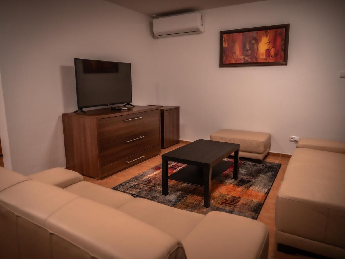 Hotel Novy Kastiel - Self Check-In Topoľčany Εξωτερικό φωτογραφία