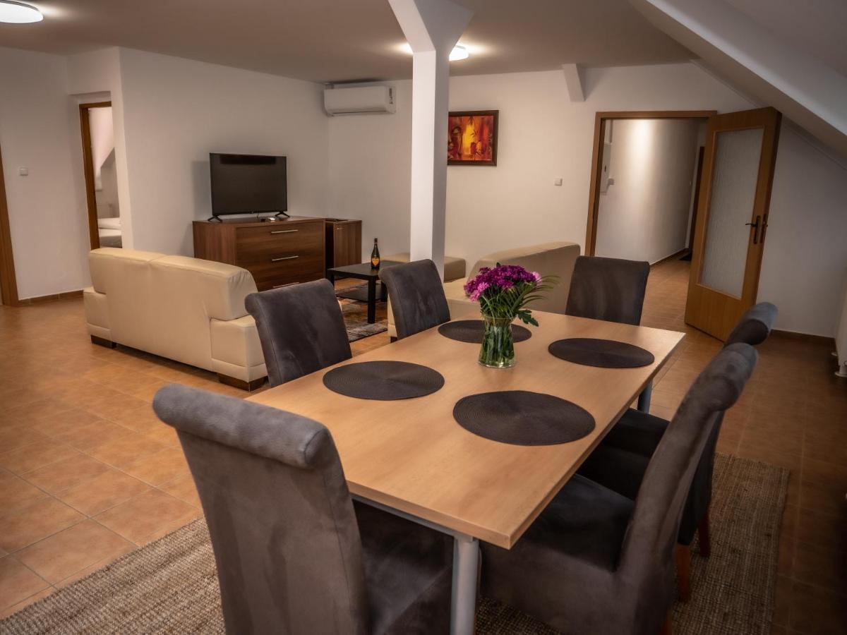 Hotel Novy Kastiel - Self Check-In Topoľčany Εξωτερικό φωτογραφία