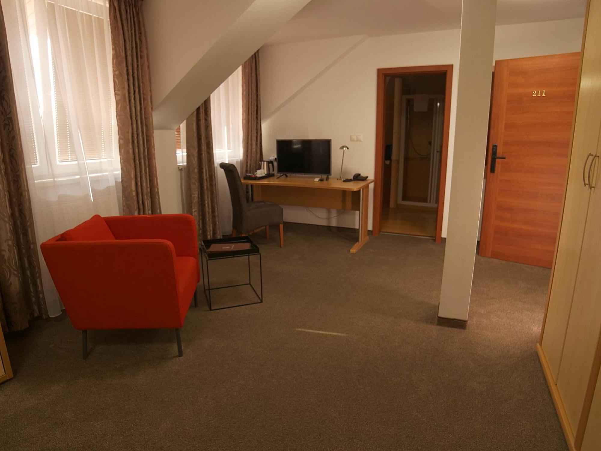 Hotel Novy Kastiel - Self Check-In Topoľčany Εξωτερικό φωτογραφία